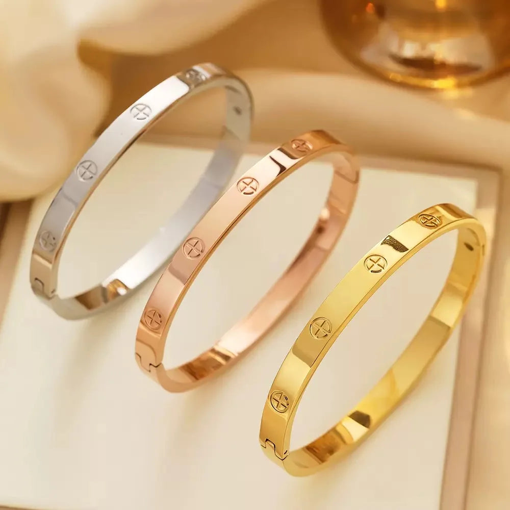 Stainless steel cross pattern bracelet