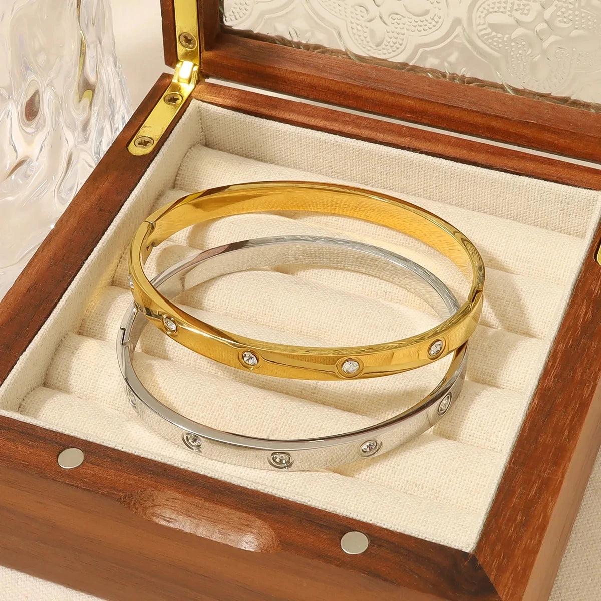 Stainless steel cross pattern bracelet