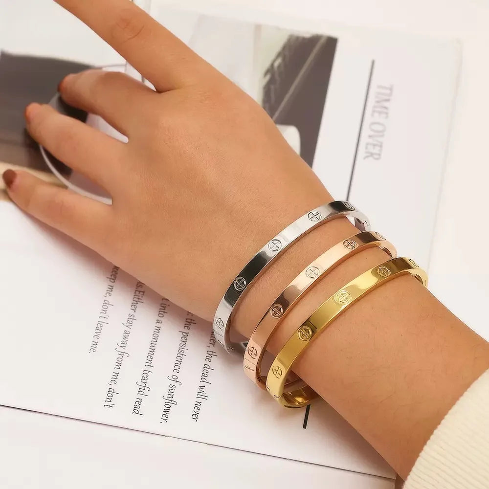 Stainless steel cross pattern bracelet