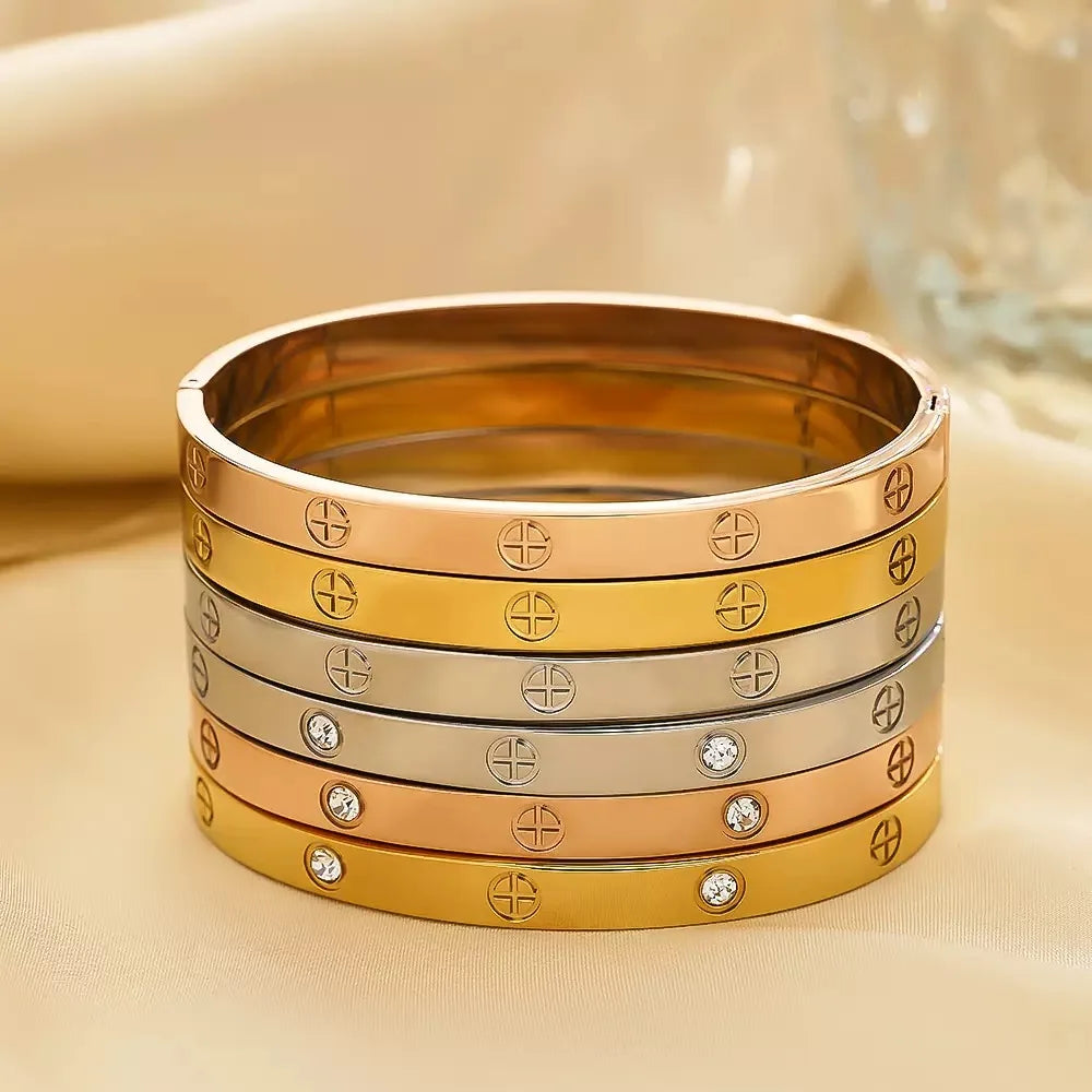 Stainless steel cross pattern bracelet
