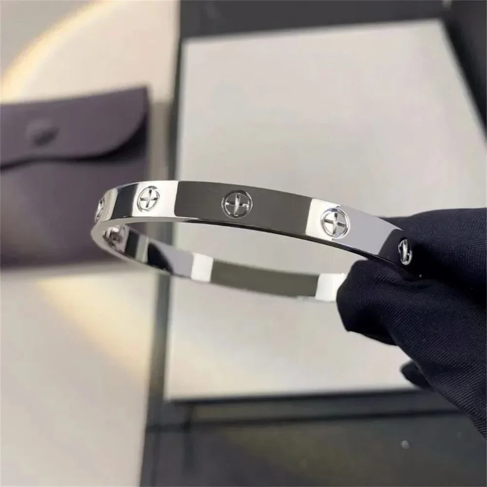 Stainless steel cross pattern bracelet