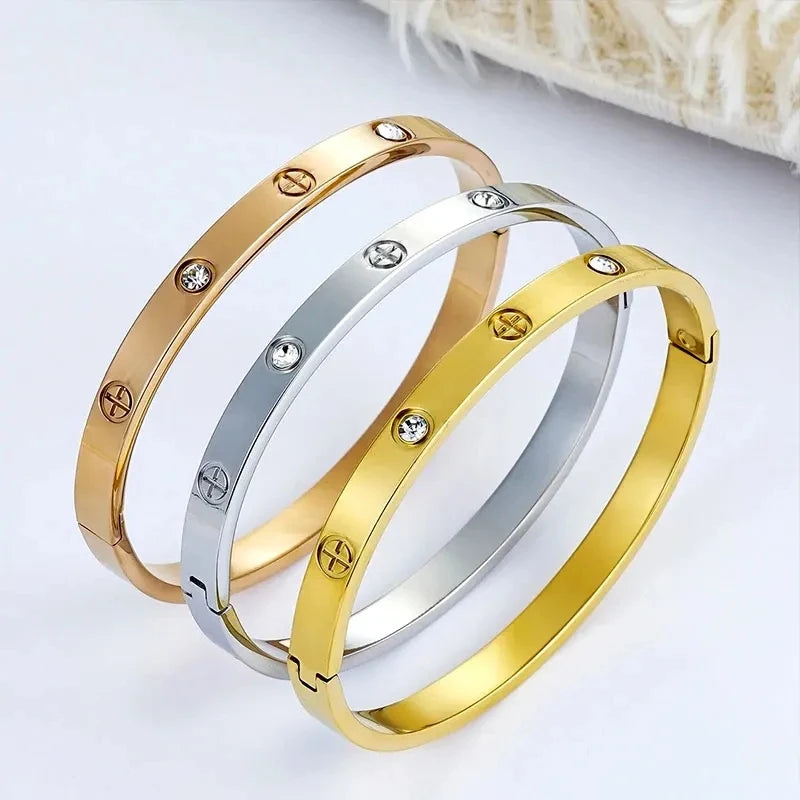 Stainless steel cross pattern bracelet
